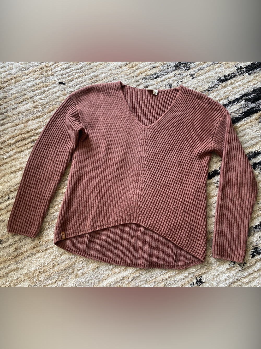 tentree Women's V-Neck Ribbed Sweater in Dusty Rose